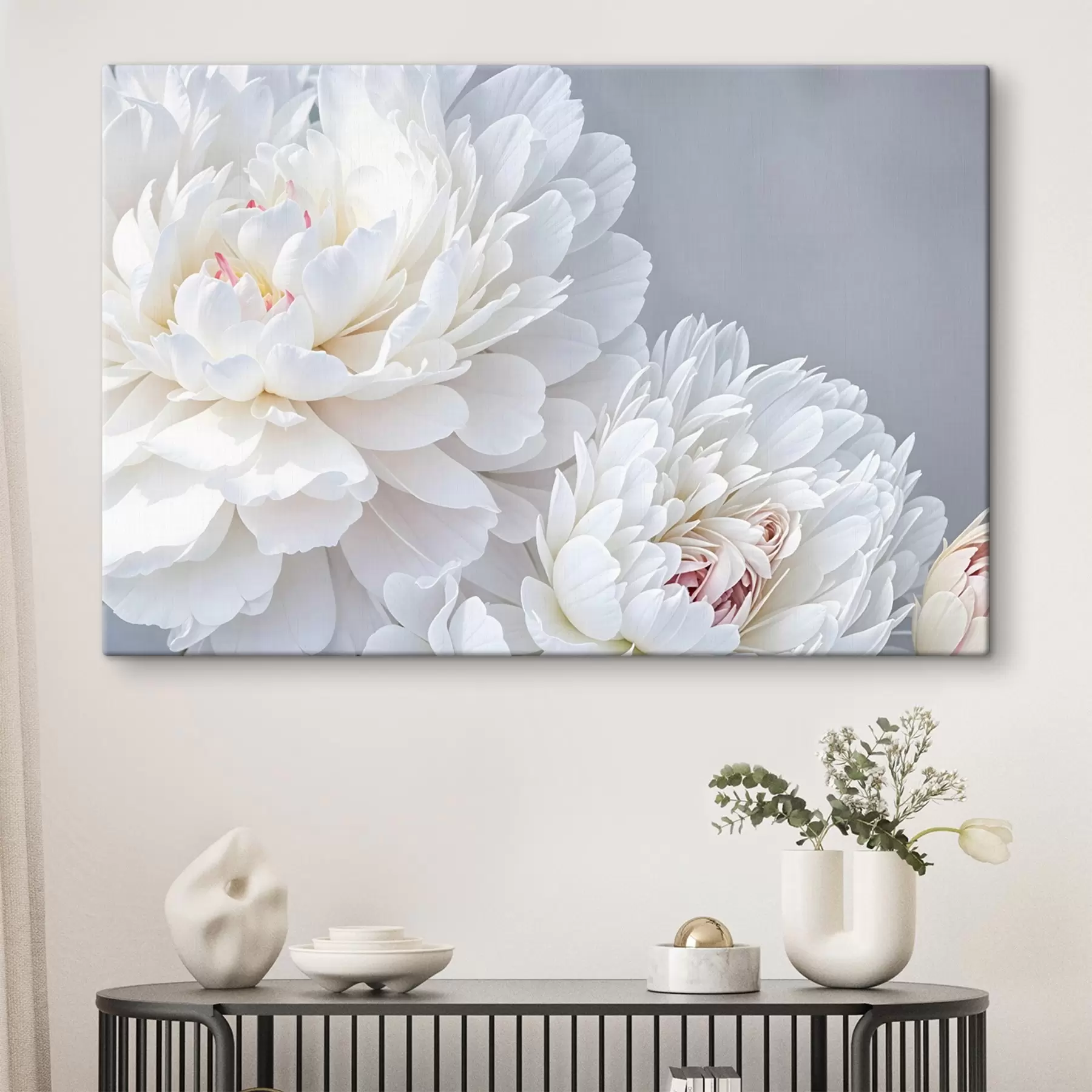 murales Flores blancas de peonía con pétalos suaves y delicados sobre un fondo gris claro s41085