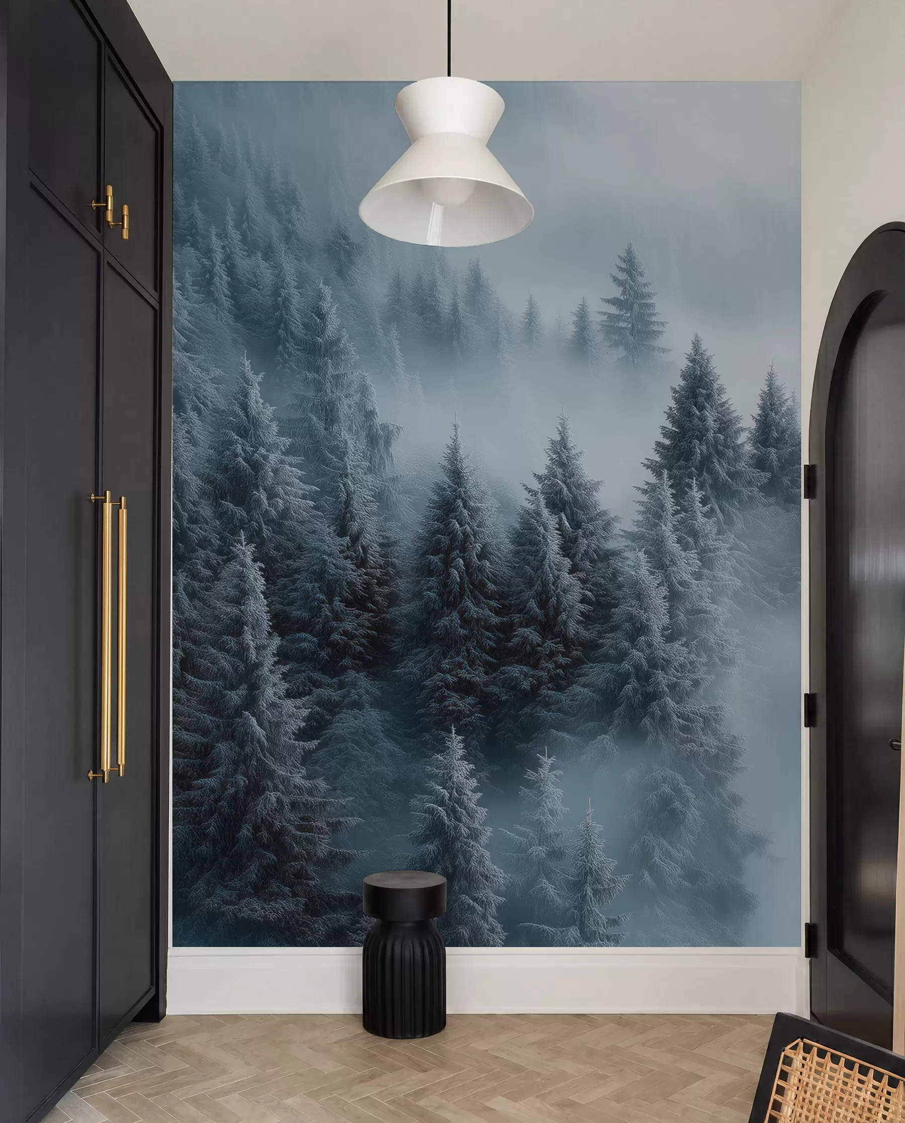 peintures murales Brouillard épais enveloppant une forêt matinale enneigée dans des tons bleus w02064