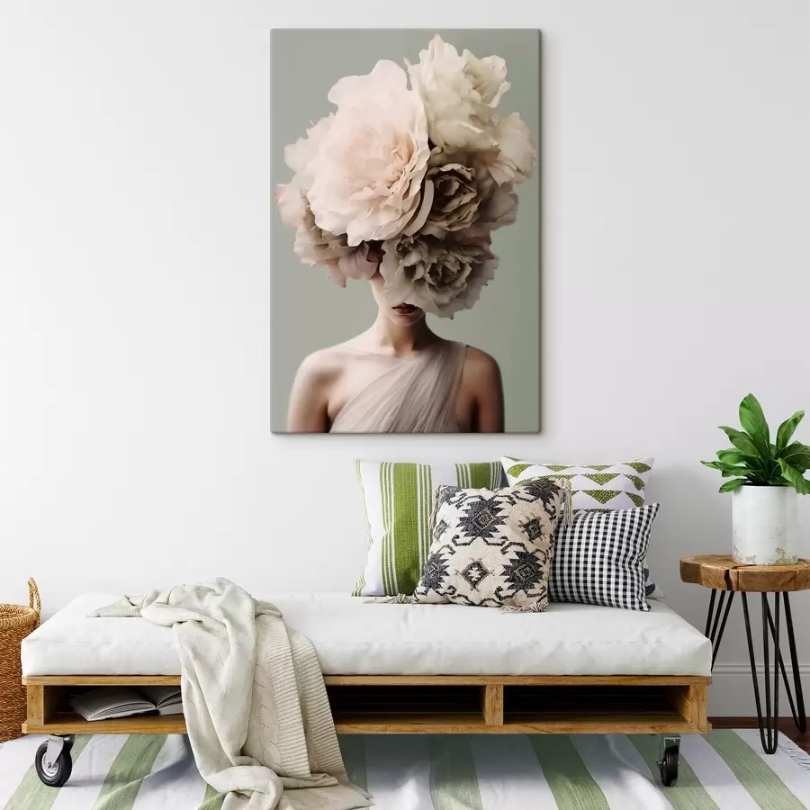 murales Mujer con grandes flores en la cabeza ocultando su rostro s41483