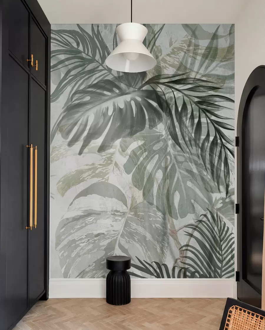 peintures murales Monstera et feuilles de palmier dans les tons de vert et de gris, botanique, feuillage tropical, plantes de la jungle, fond texturé w09011