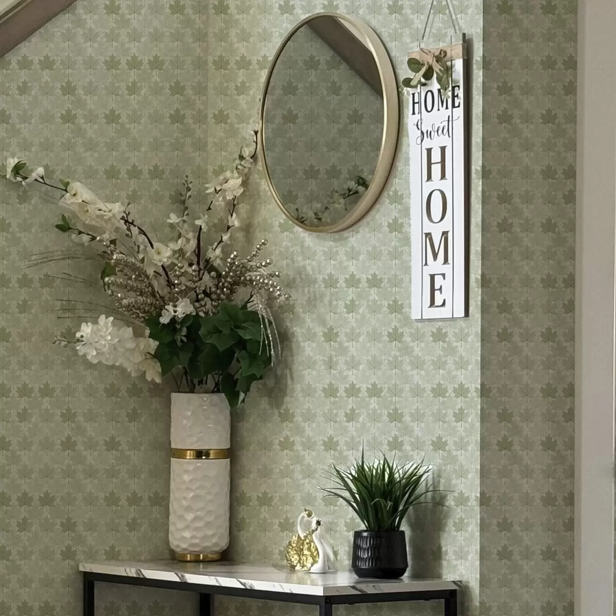 Wallpaper Light pattern with maple leaves a00195