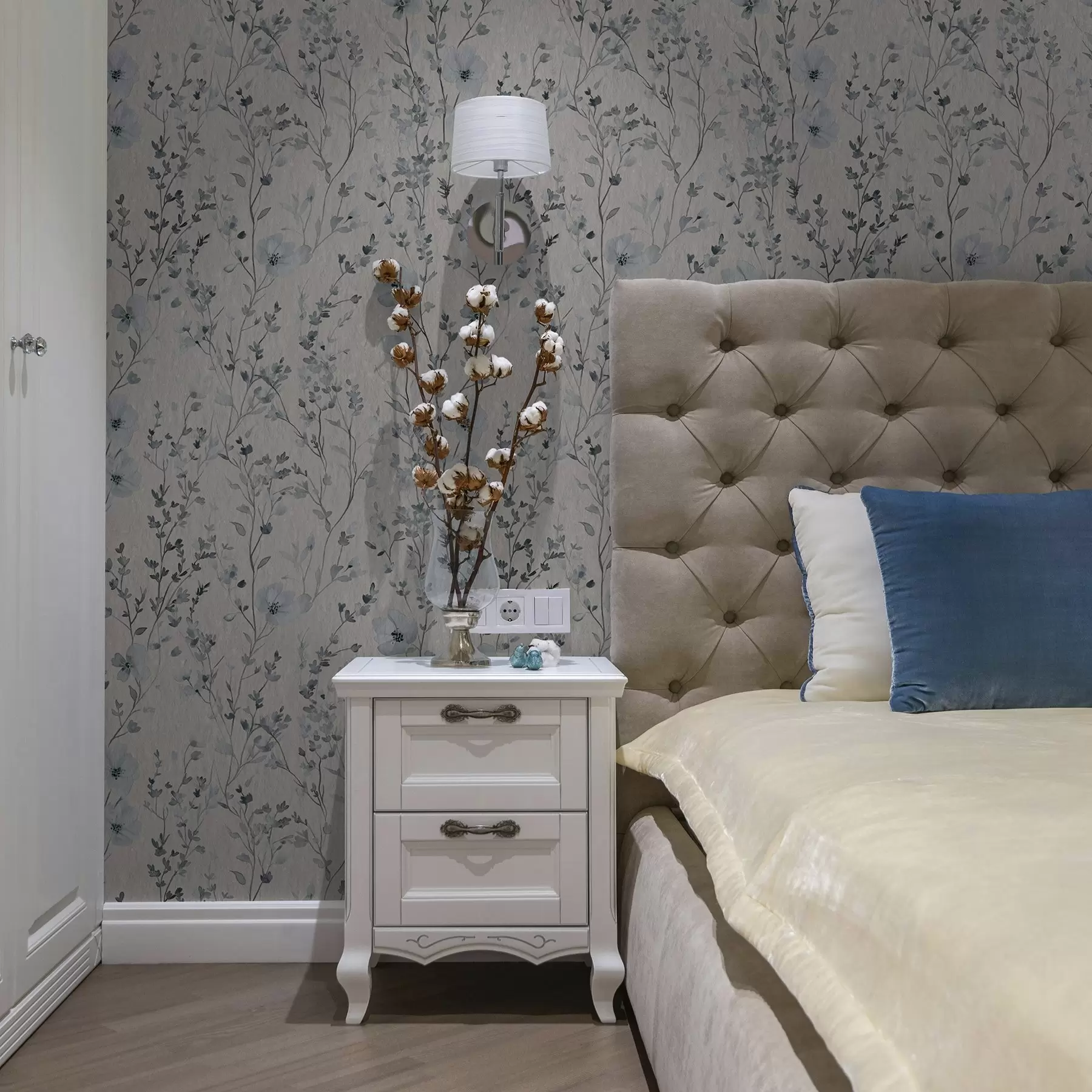 Wall Mural Photo Wallpaper Blue and gray watercolor floristics on neutral background a00198