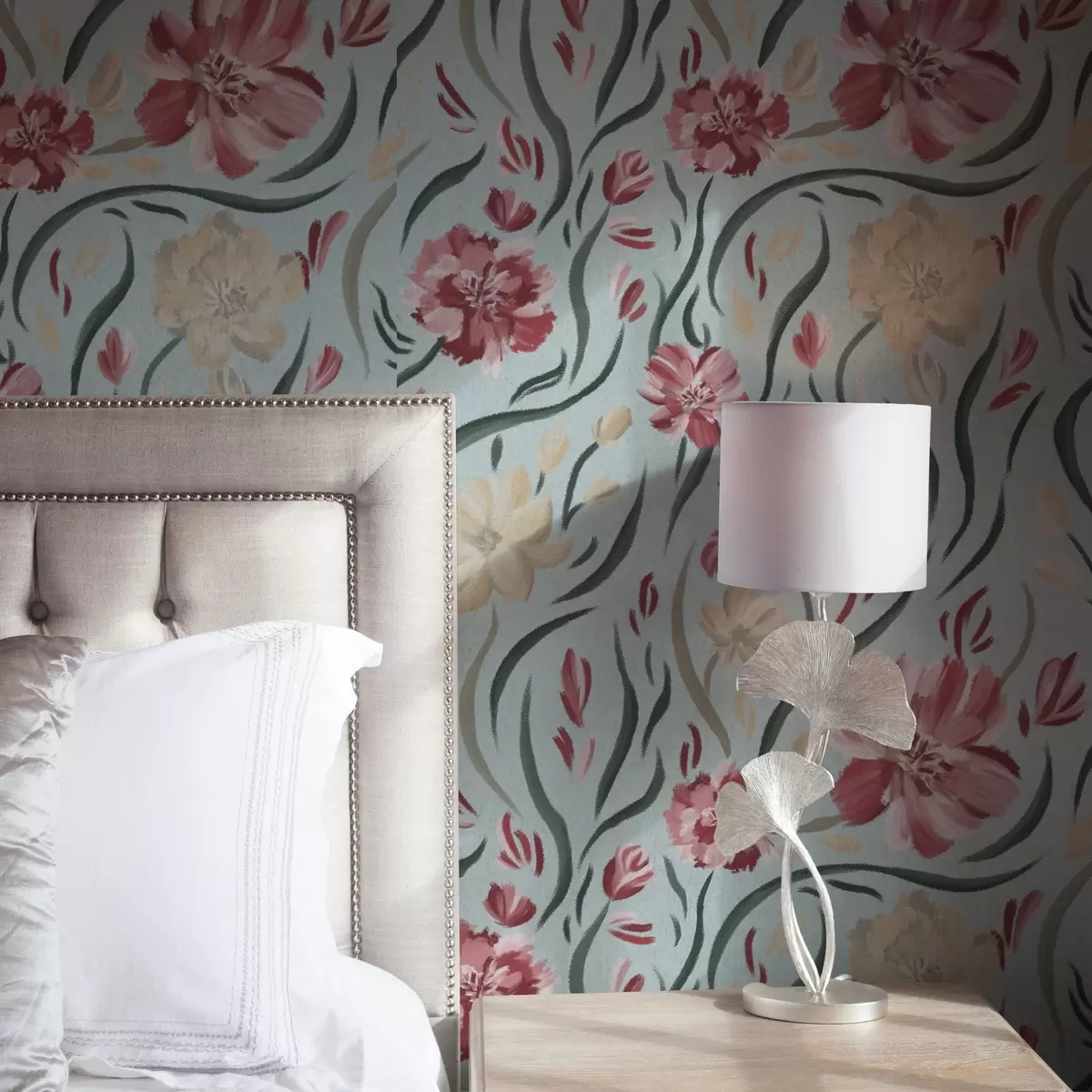 Papel pintado Flores de acuarela sobre fondo azul, estampado rojo y beige a00216