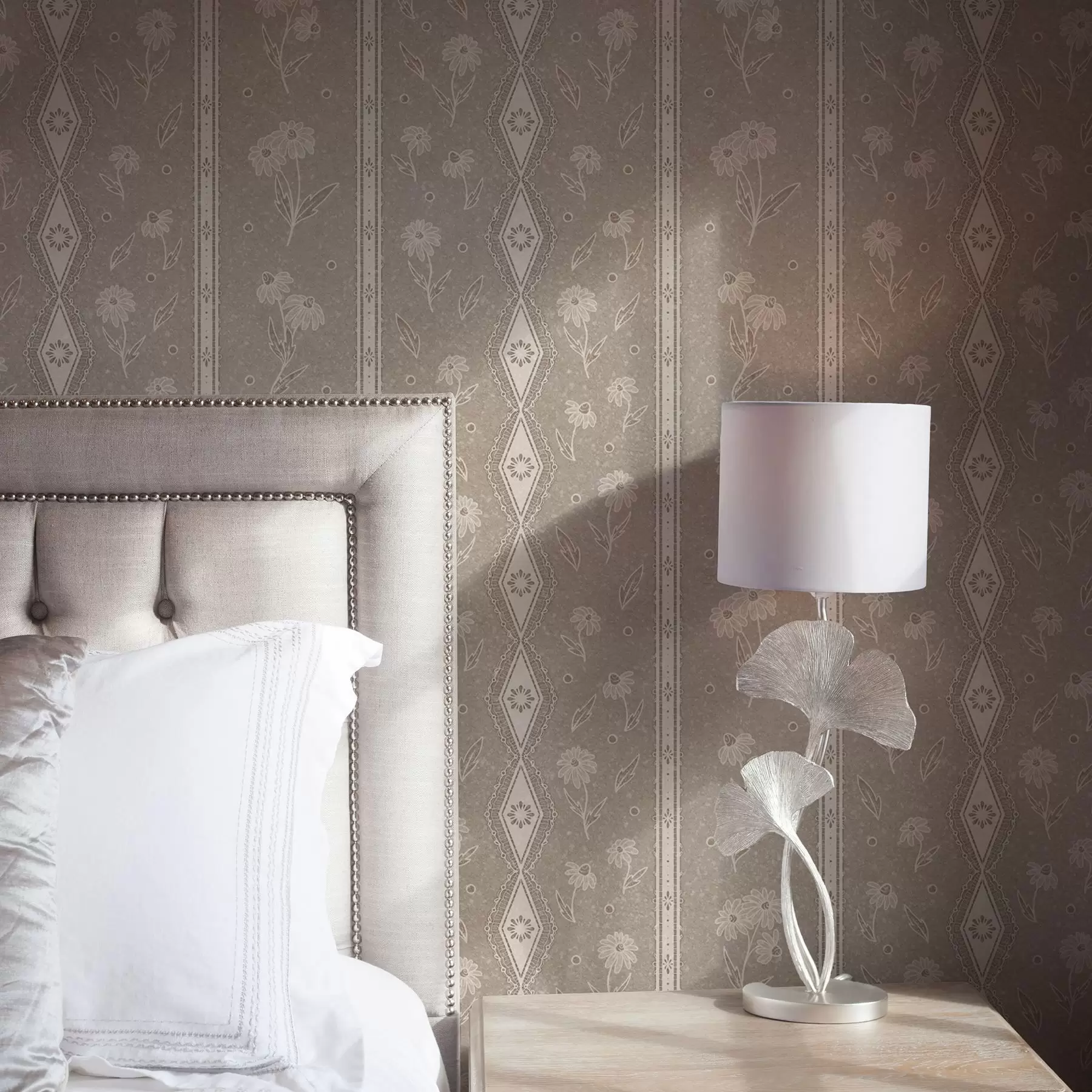 murales Rayas con margaritas y encaje sobre fondo gris-beige a00295