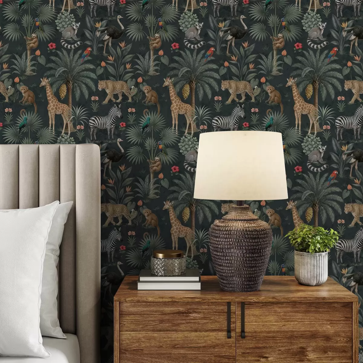 Wallpaper Realistic tropical animals among plants a00427