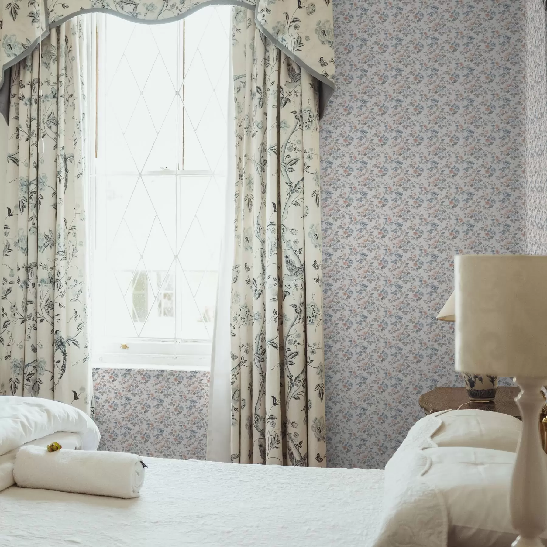 Wall Mural Photo Wallpaper Small floral ornament in blue and coral tones a00347