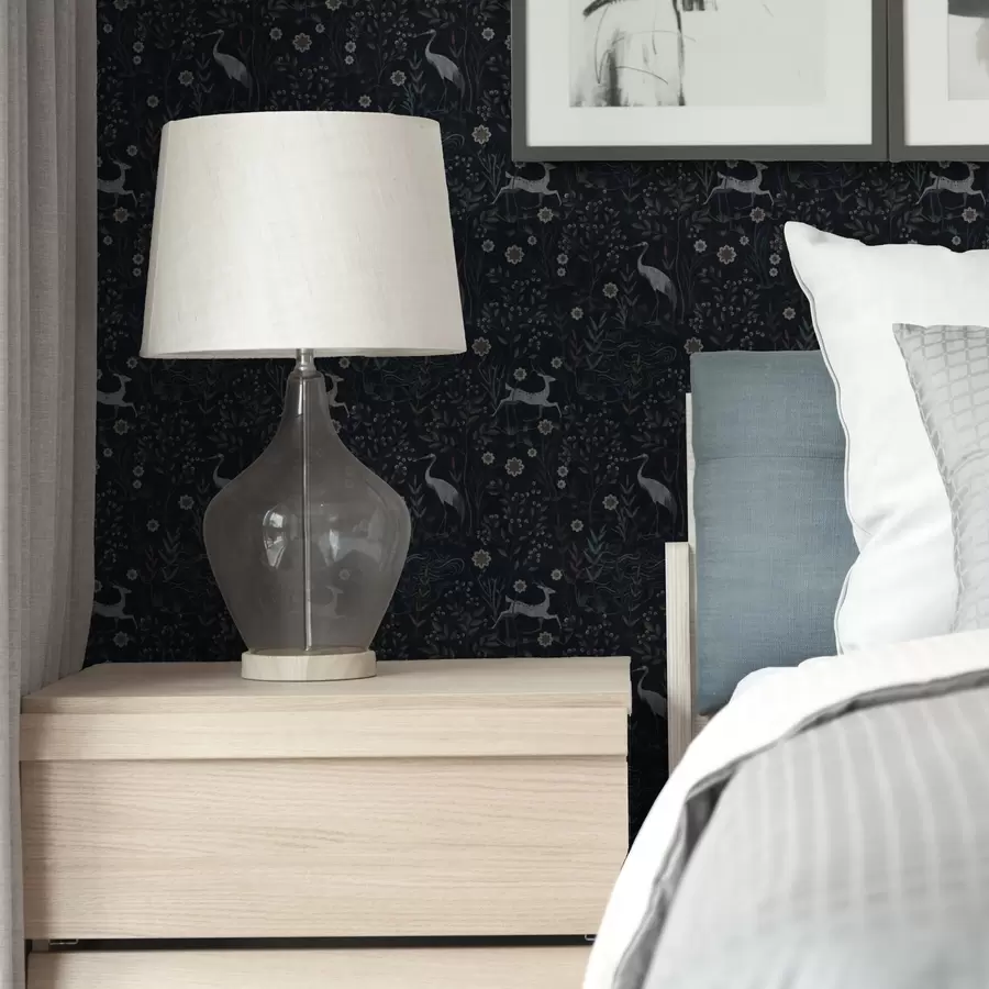 peintures murales Fond sombre avec oiseaux et cerfs blancs a00363