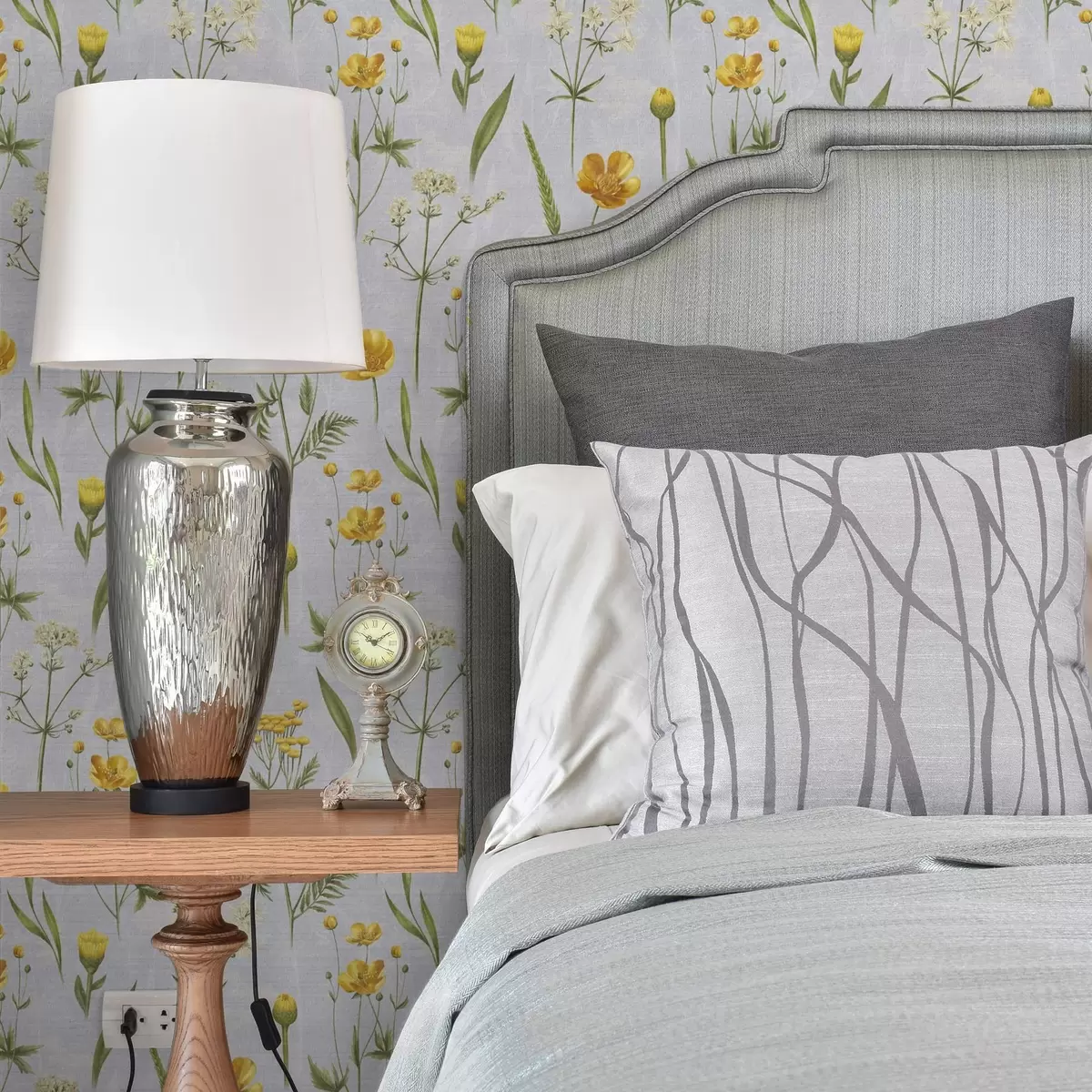 Papier peint Fleurs jaunes et verdure sur fond gris clair a00472