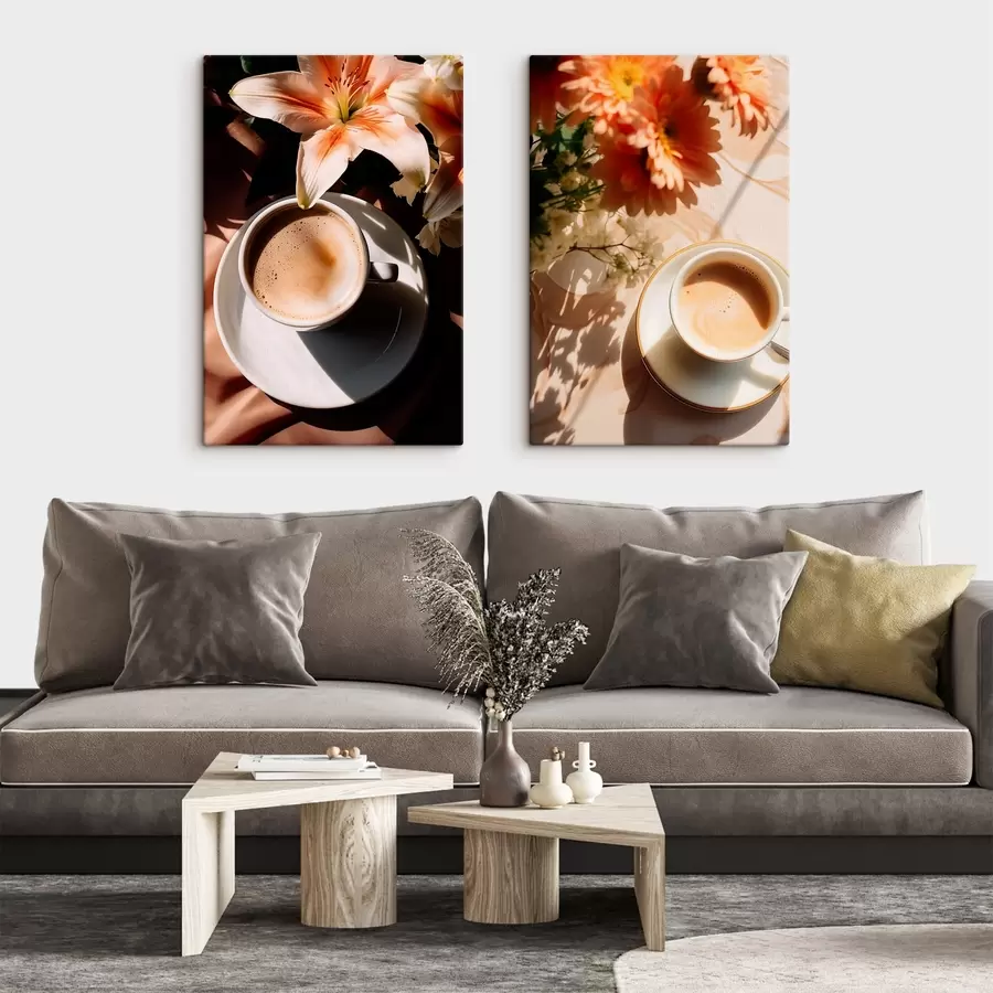 murales Una taza de café con espuma en un plato blanco, unas flores al fondo, con luz solar m00654