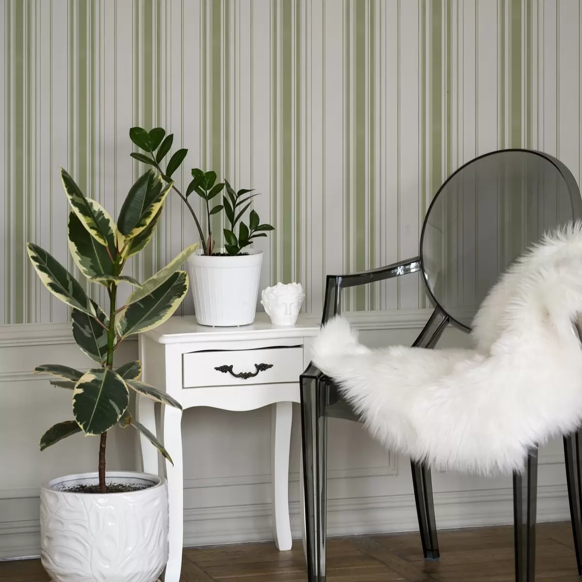 Wallpaper Green vertical stripes of varying widths a00565