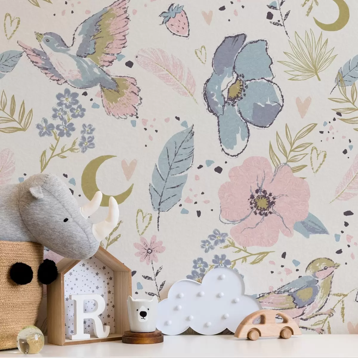 Papel pintado Aves y flores en tonos pastel con lunas crecientes sobre fondo blanco a00721