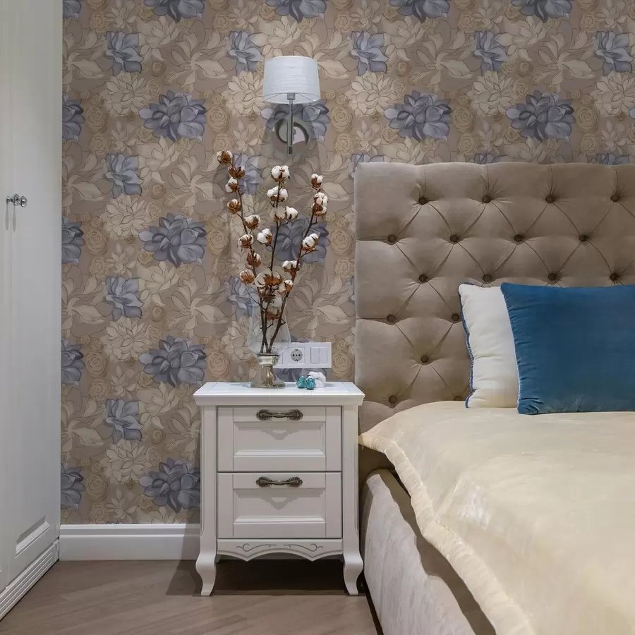 murales Flores de color crema y azul sobre un fondo beige cálido a00634v1