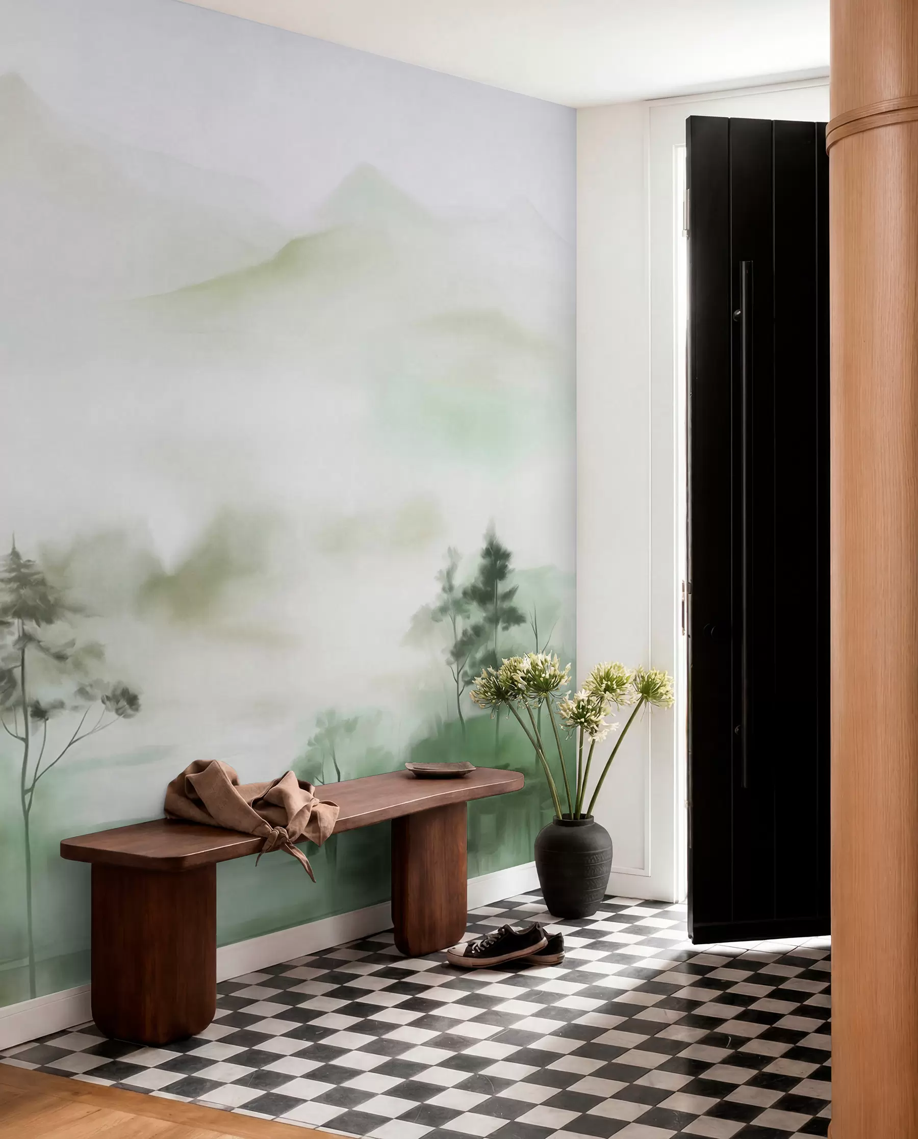 peintures murales Paysage brumeux avec de grands arbres et des montagnes aux tons verts et gris discrets, style minimaliste, texturé w09469