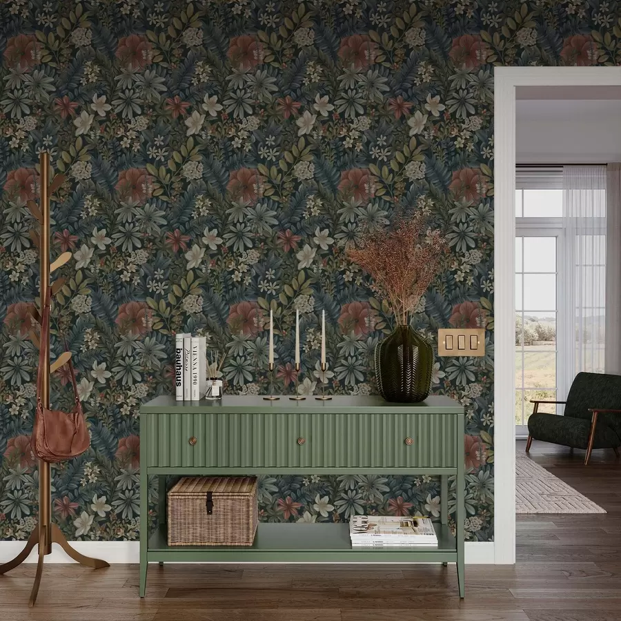 murales Fondo oscuro con densas flores y hojas en tonos cálidos a00678