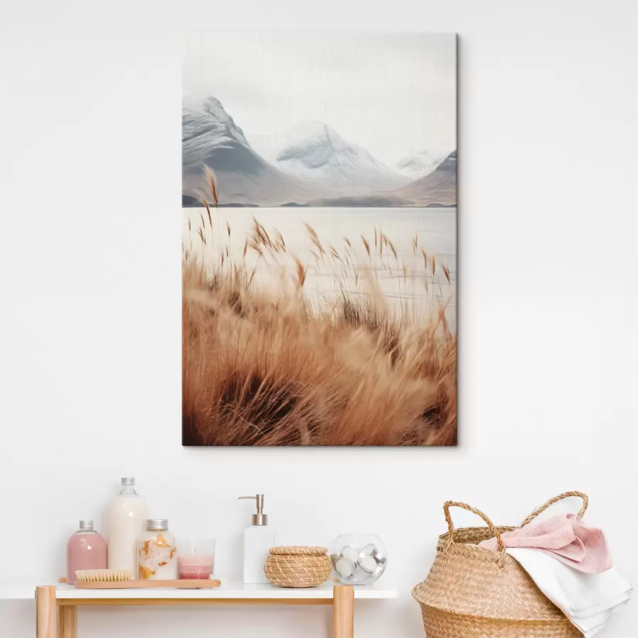 murales Campo de hierba de la pampa frente a un paisaje lacustre con montañas nevadas al fondo, luz suave s46282