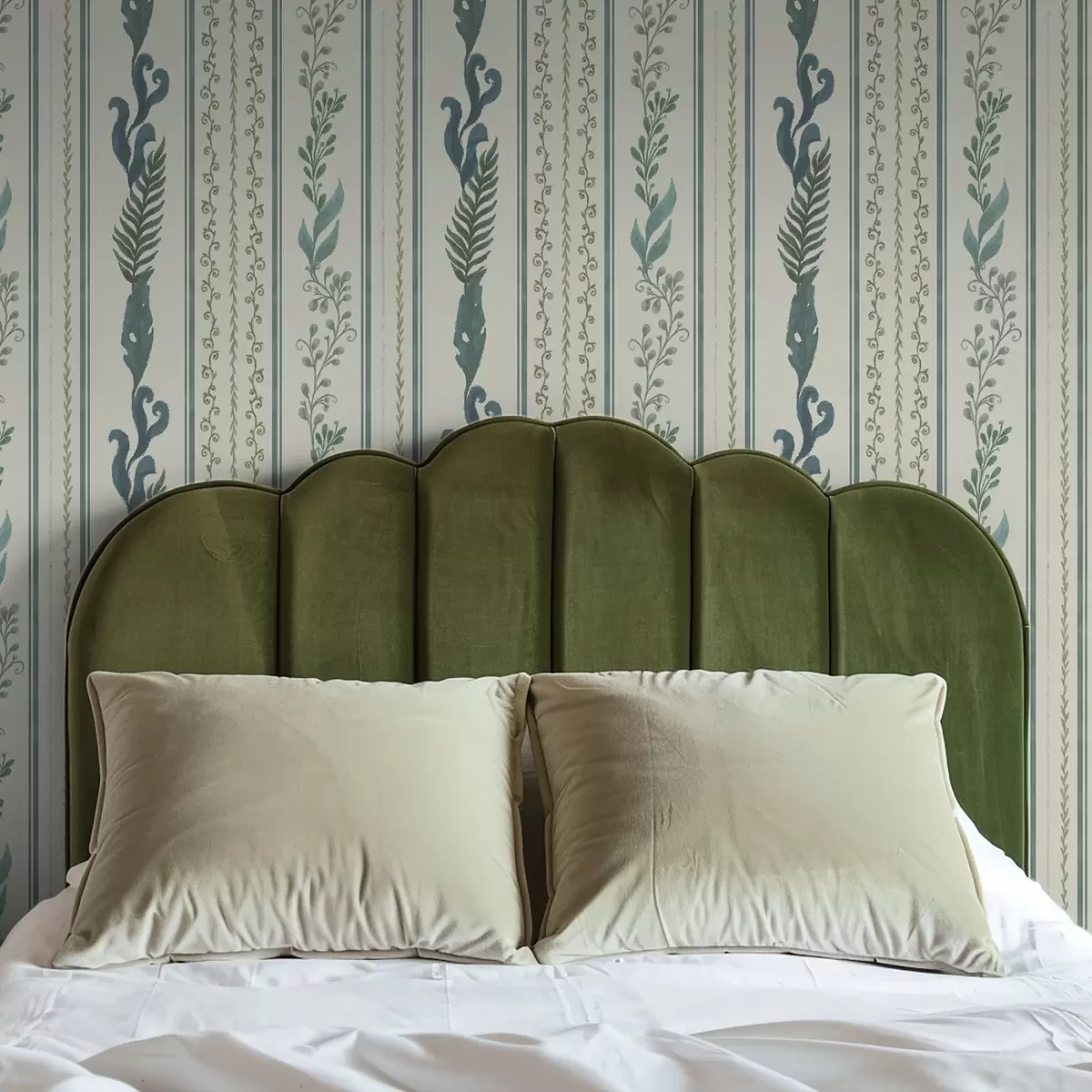 Wallpaper Stripes with branches and curls on warm milky ground a00823v2