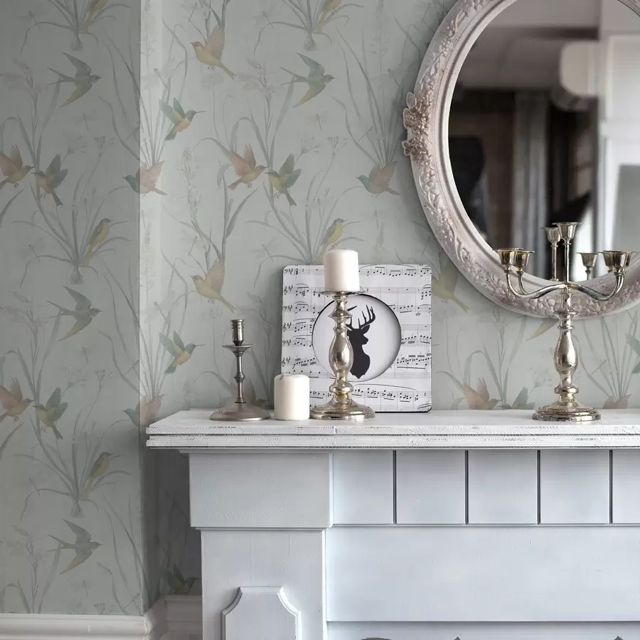 murales Pájaros entre la hierba del prado sobre un fondo gris claro. a00776v1