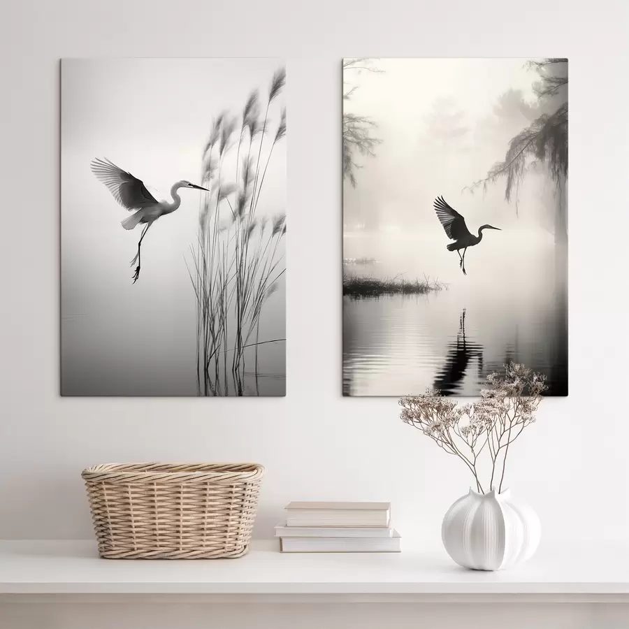 murales Una garza blanca con las alas extendidas, volando cerca de altos juncos, composición minimalista en blanco y negro m01007