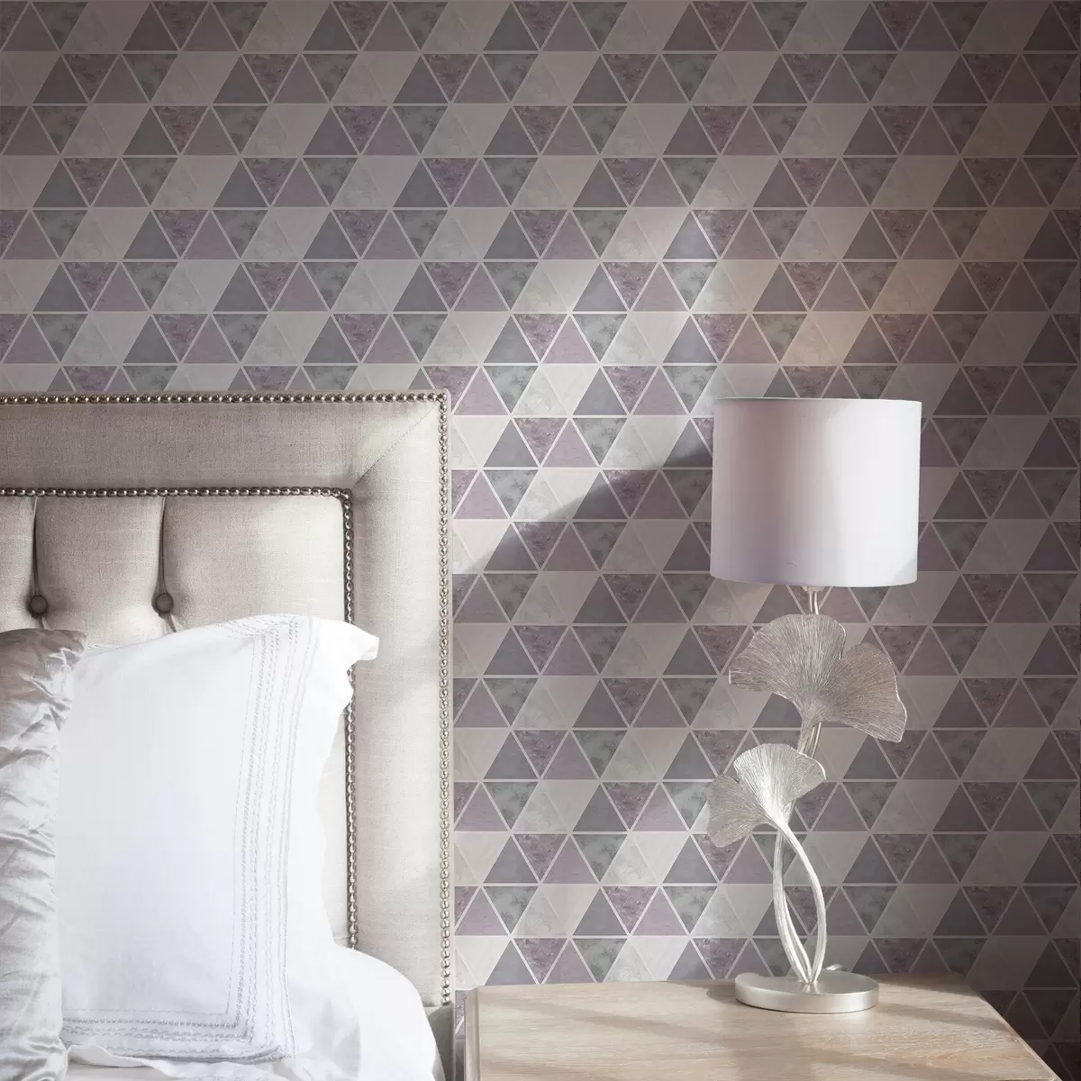 Wallpaper Triangles combining lilac and grey shades a00917v2