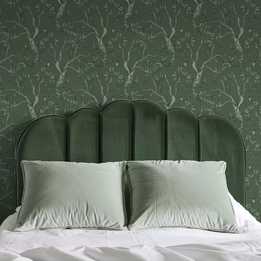 murales Ramas con flores verdes y mariposas sobre un fondo oscuro. a00951v3