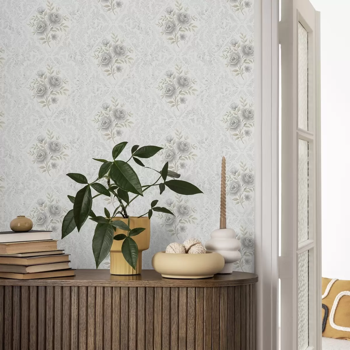 Papier peint Motif damassé clair avec des roses grises dans des losanges doux a01024