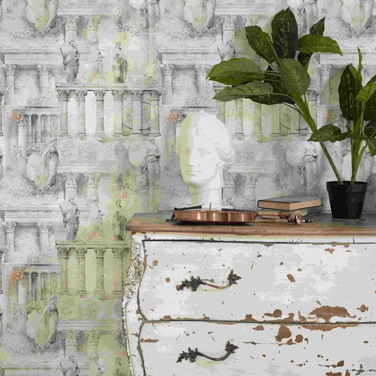 Papier peint Statues et colonnes antiques dans des tons doux beige-gris a01041