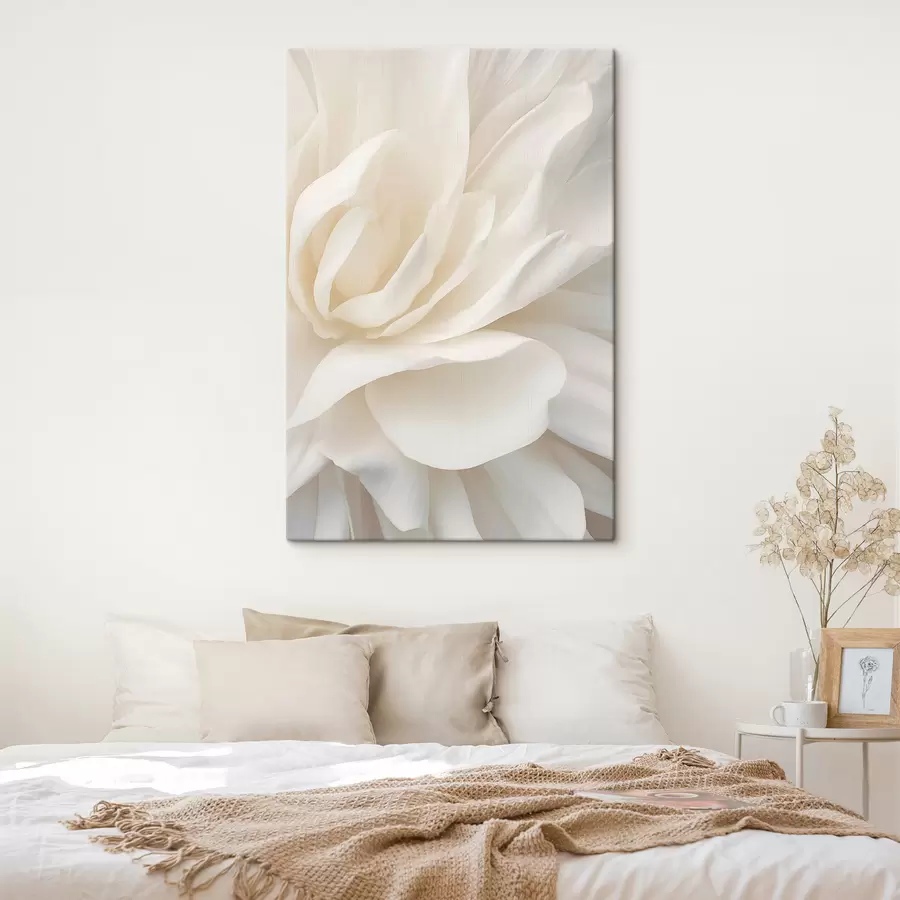 murales Flor abstracta blanca con pétalos delicados y superpuestos, arte minimalista s47024