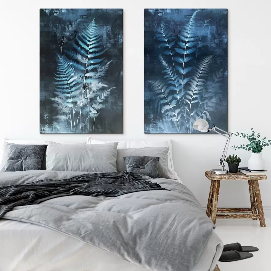 murales Helechos y plantas azules sobre un fondo oscuro y texturizado, con énfasis en los detalles intrincados, efecto radiográfico m01121