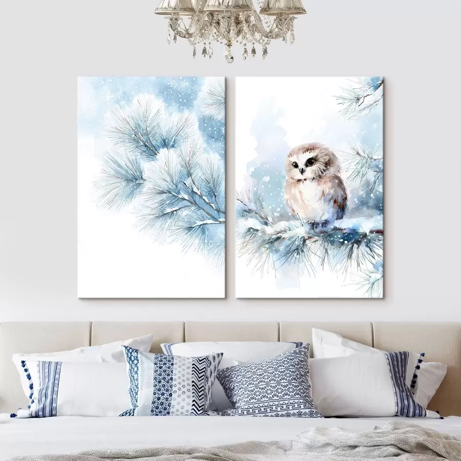 murales Bonito búho sobre una rama de pino cubierta de nieve, pintado al estilo acuarela. m01168