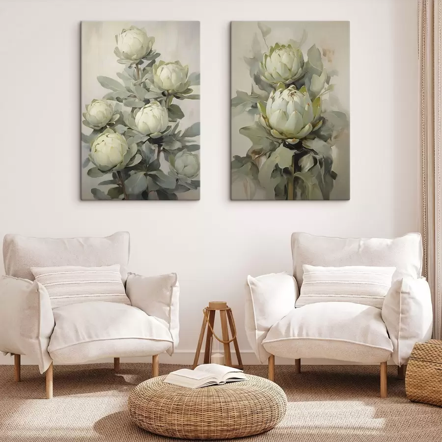 murales Estilo pictórico de varias flores blancas de protea con grandes hojas verdes sobre un fondo claro. m30051