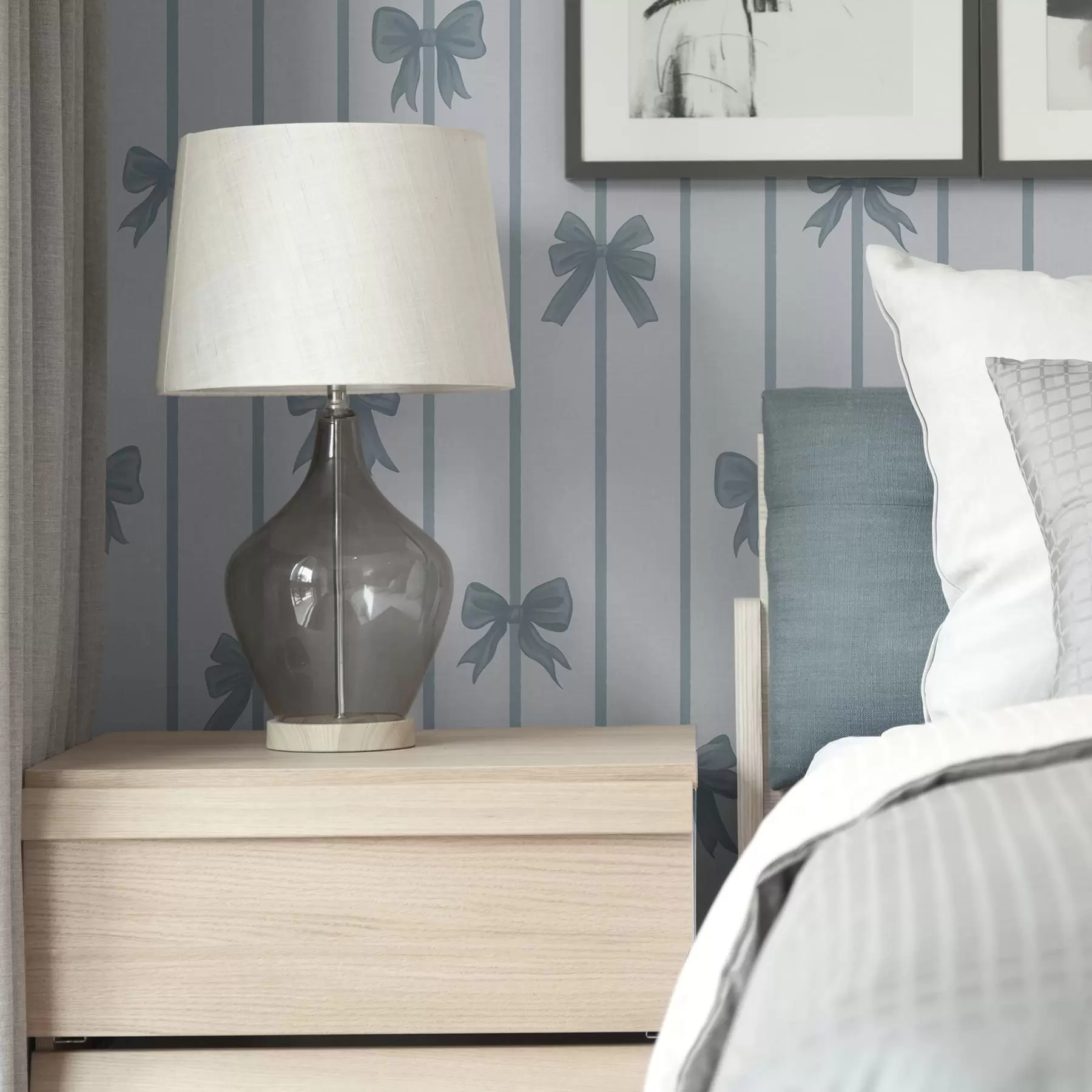wall murals Blue bows on striped light background a01162v2