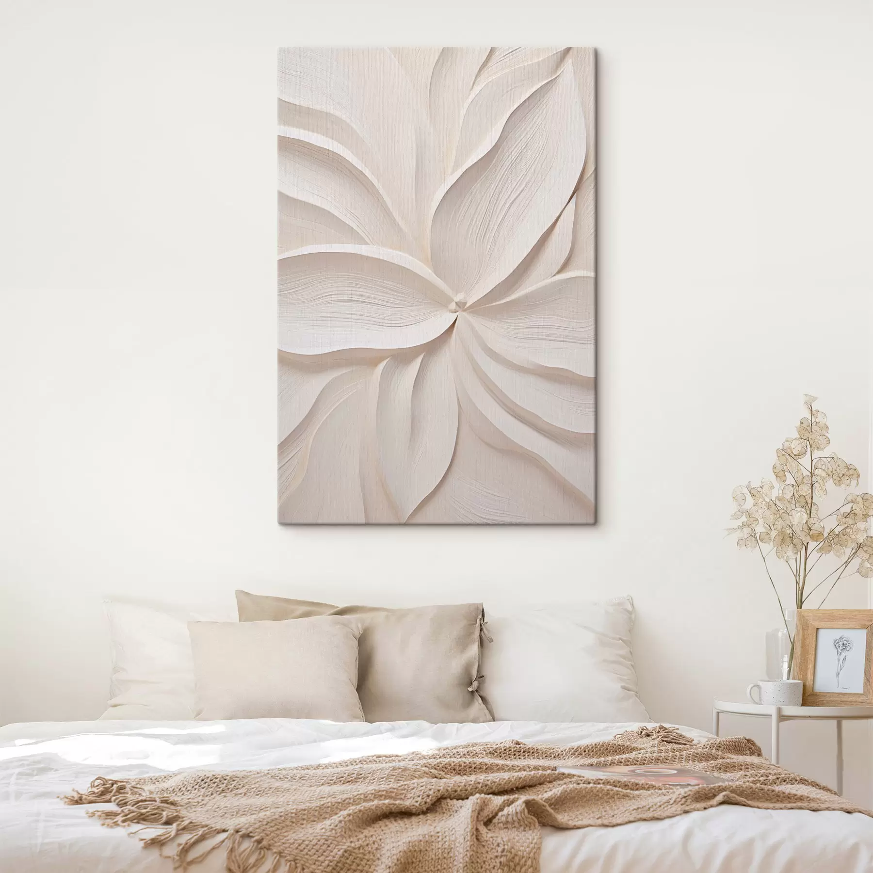 murales Flor grande y abstracta, de color blanco cremoso, con pétalos delicados y superpuestos s49792