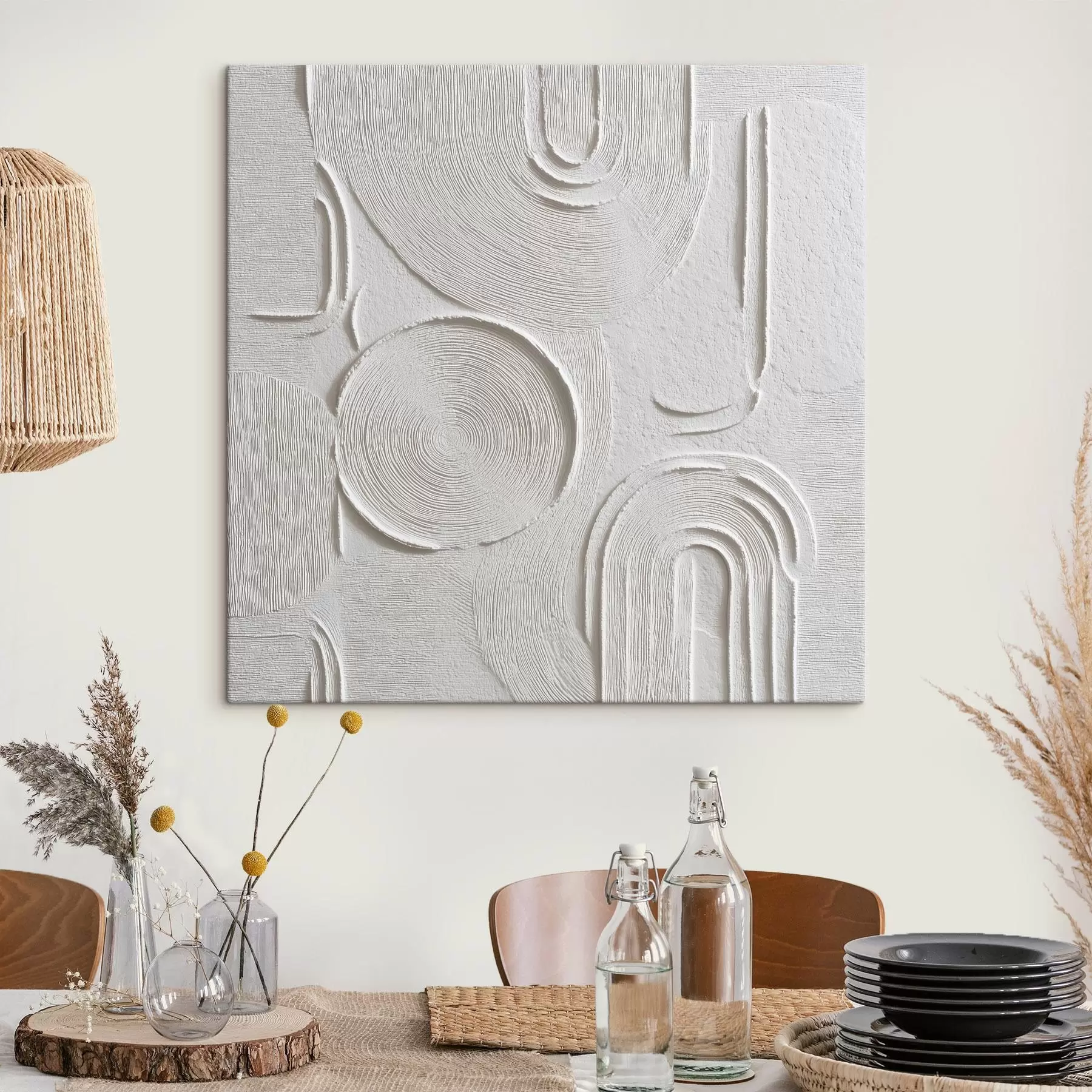 murales Abstracción contemporánea en interiorismo con una superficie en relieve texturizada en una paleta de colores blancos y grises s50006